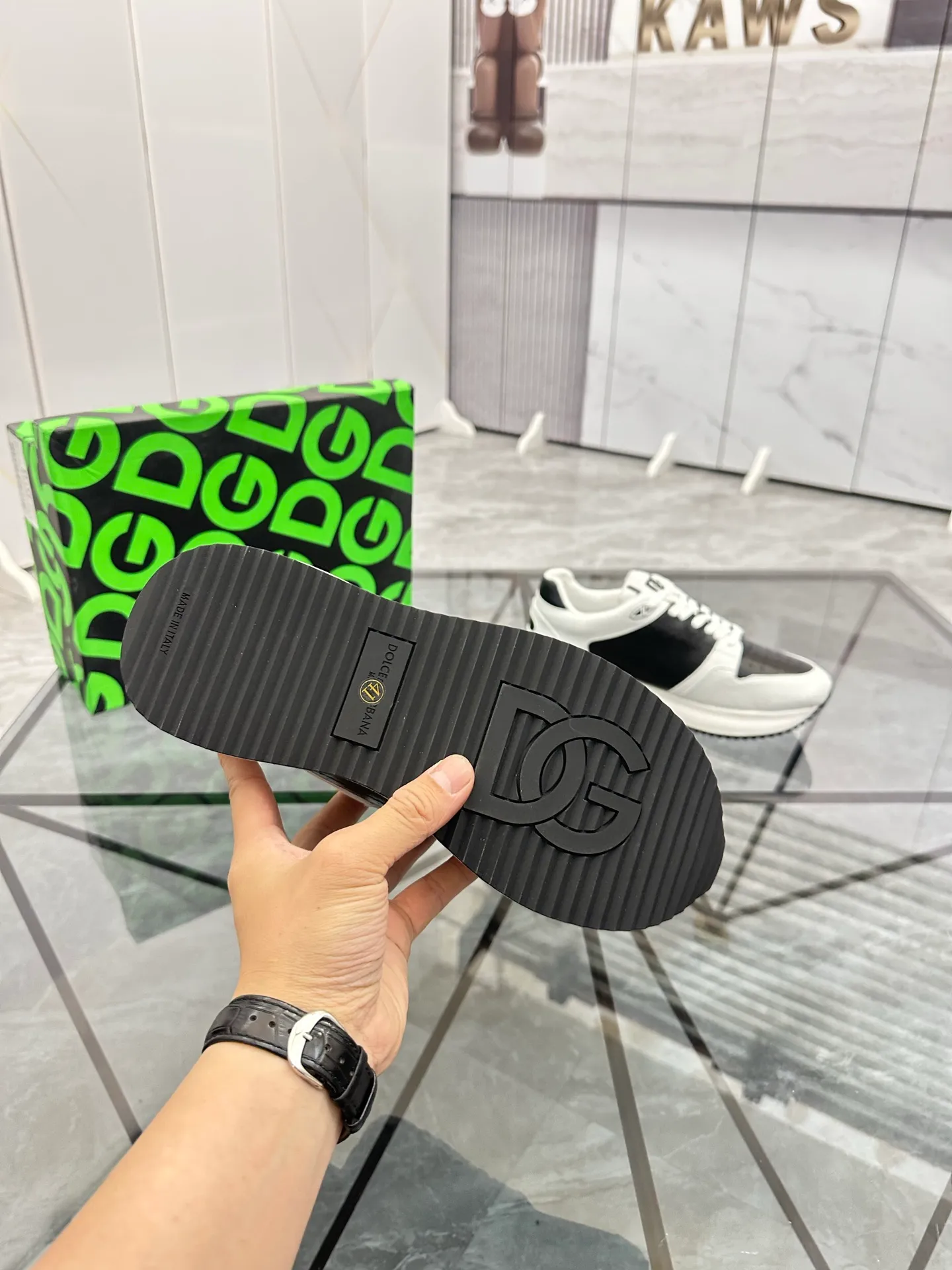 Men's shoes: 💰P500¥ Product trademark: DG "Dolce & Gabbana*" low-top sneakers Regular size: 38-44 (can be customized to 45.46.) Product materials: Upper imported cowhide stitching original material, breathable lining, original outsole. Number: 803
